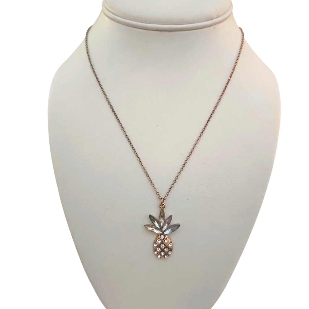 Elegant Gold Pineapple Pendant Necklace